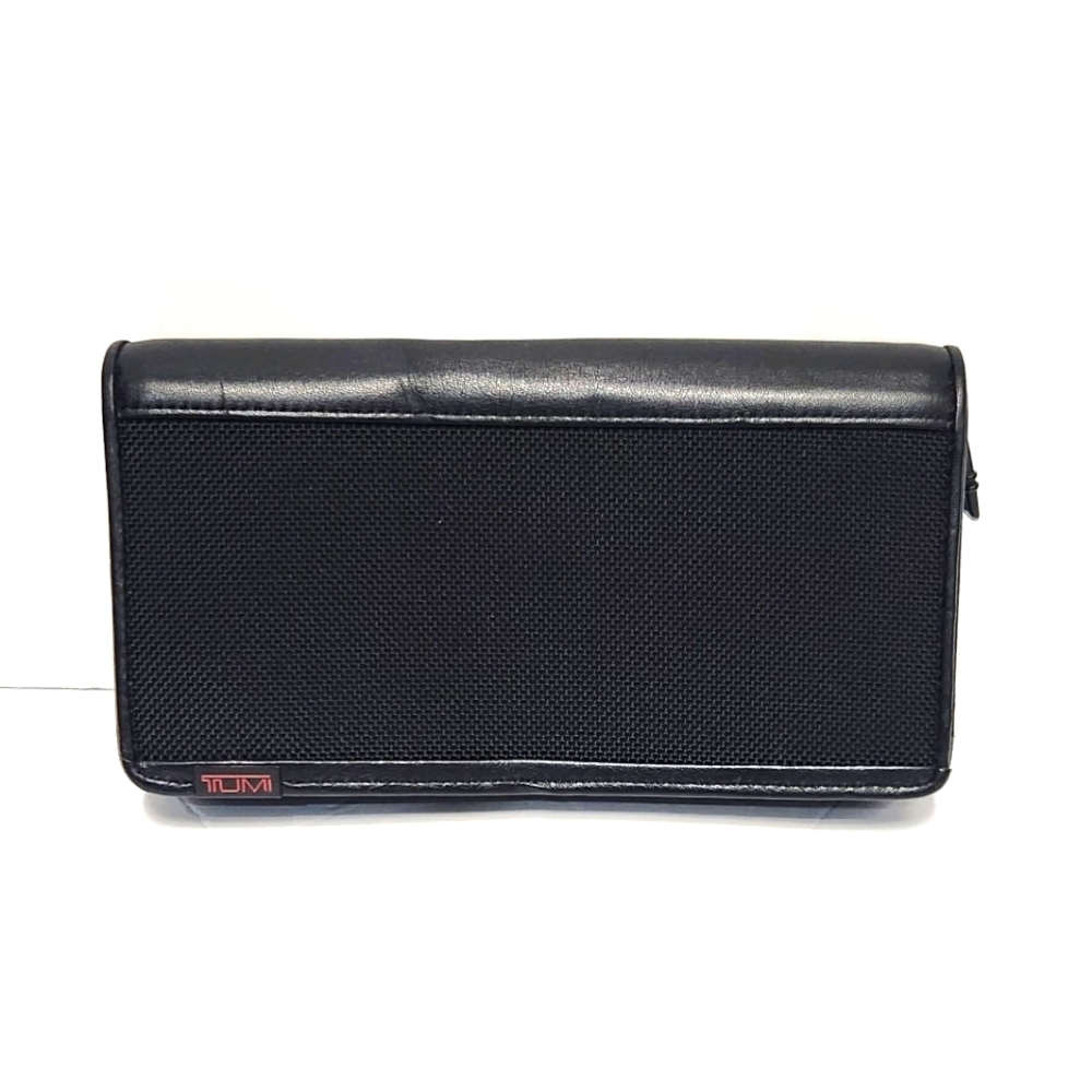 Tumi wallet/ TRAVEL clutch/wallet